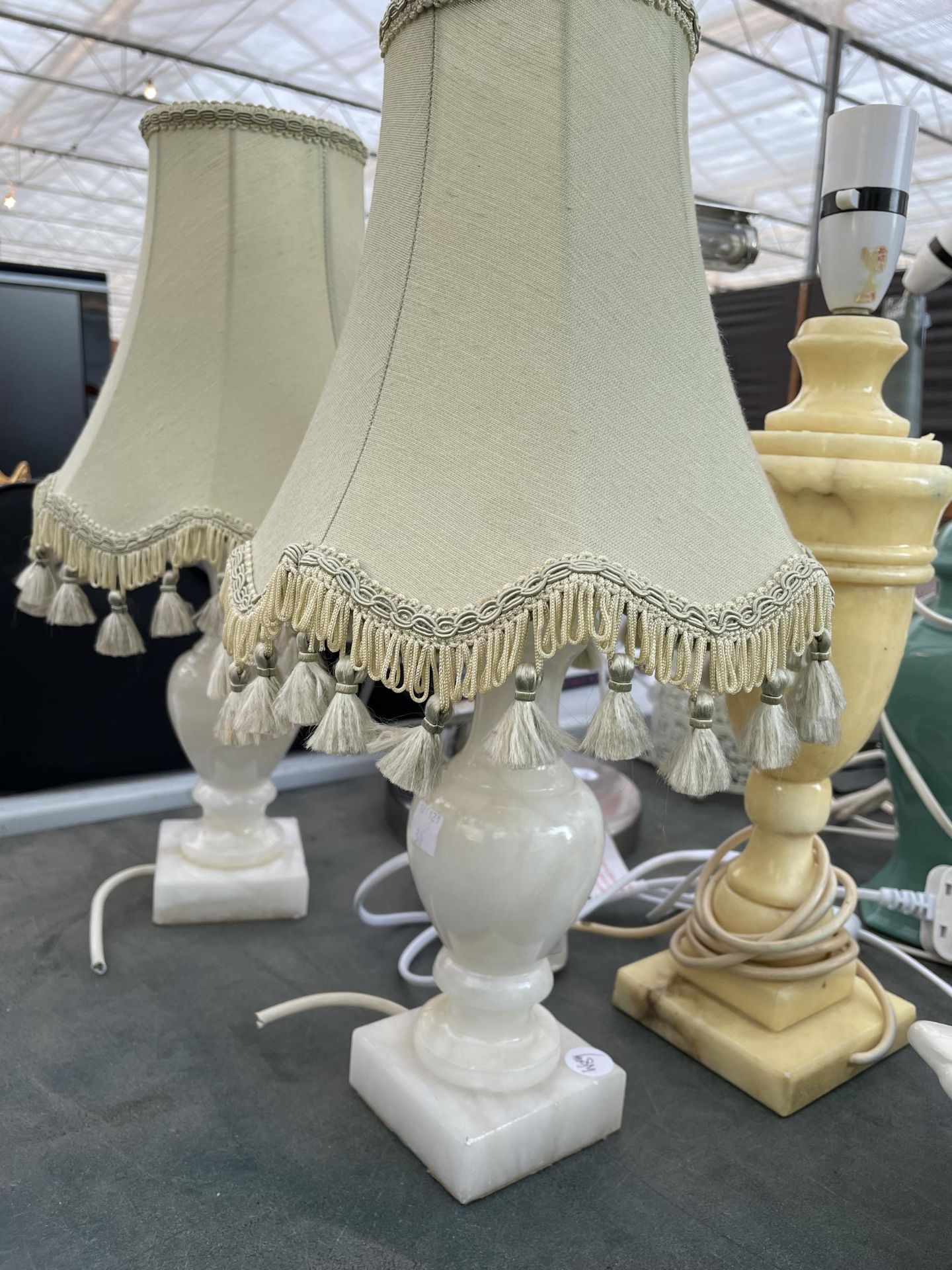 AN ASSORTMENT OF VARIOUS LAMPS - Image 2 of 4