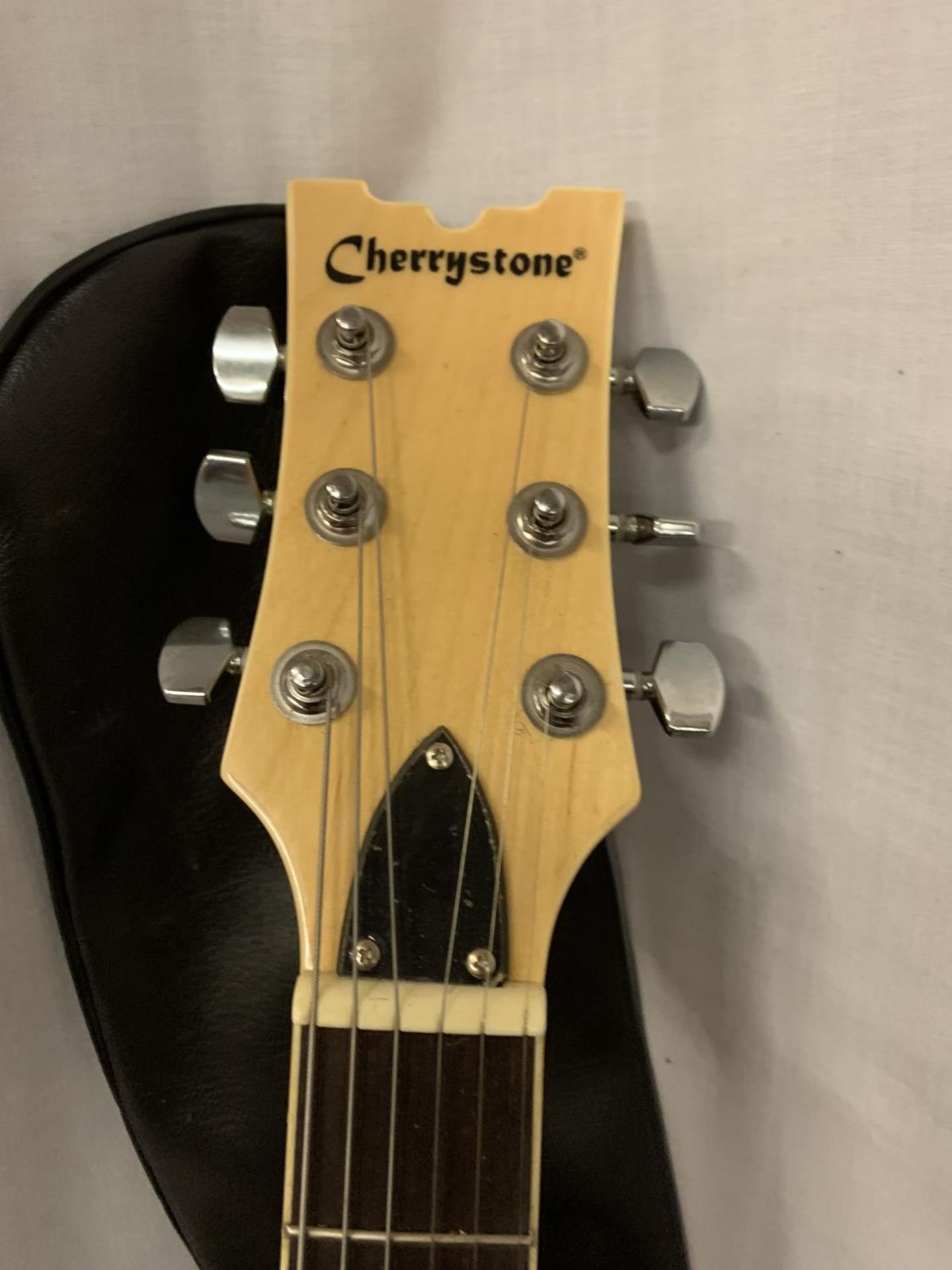 A CHERRYSTONE ELECTRO ACCOUSTIC GUITAR WITH CASE - Image 4 of 5