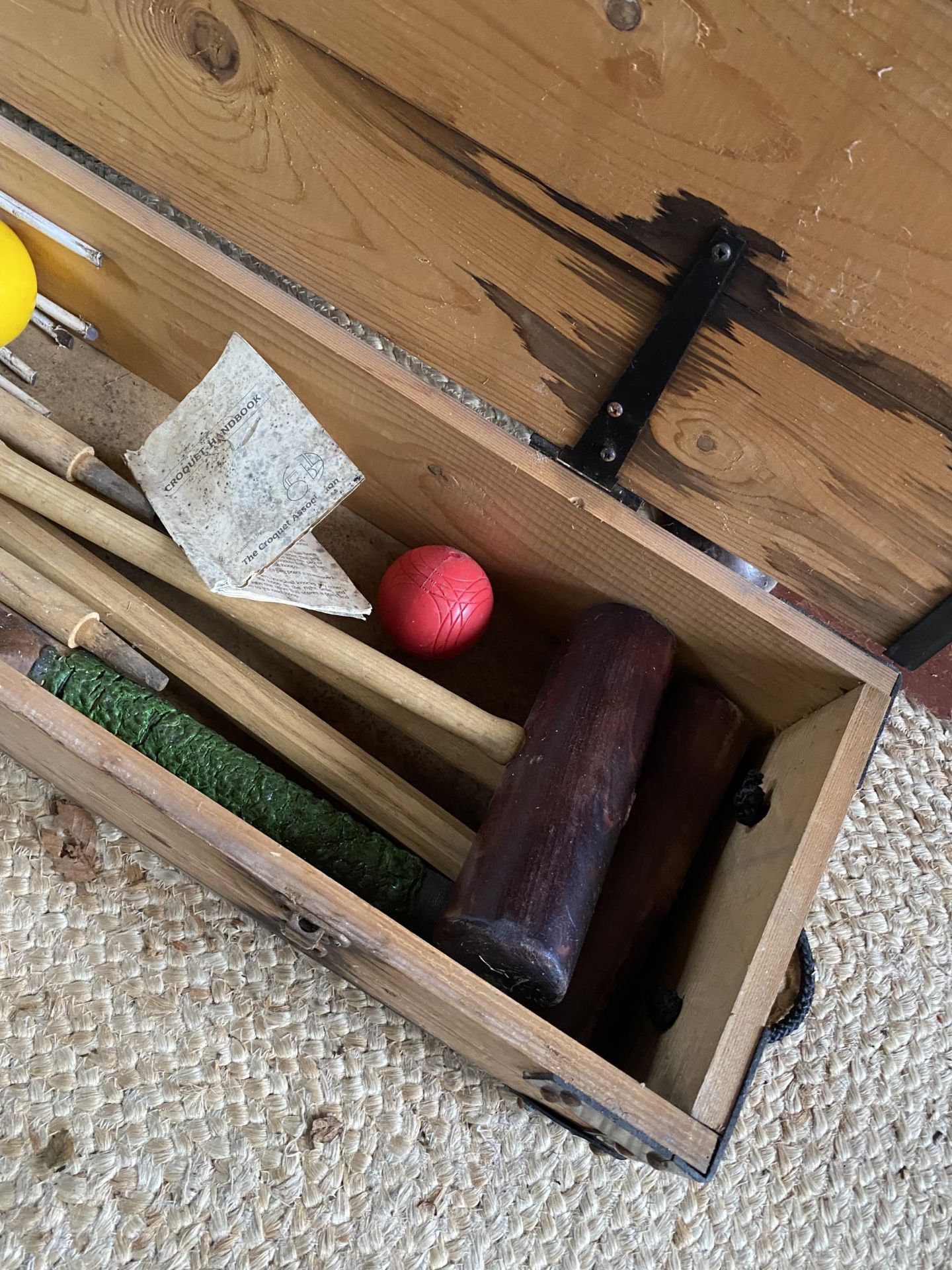 A CROQUET SET IN A WOODEN CASE - Image 3 of 4