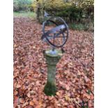 AN ARMILLARY SPHERE MOUNTED ON A RECONSTITUTED STONE PILLAR (H:130CM)