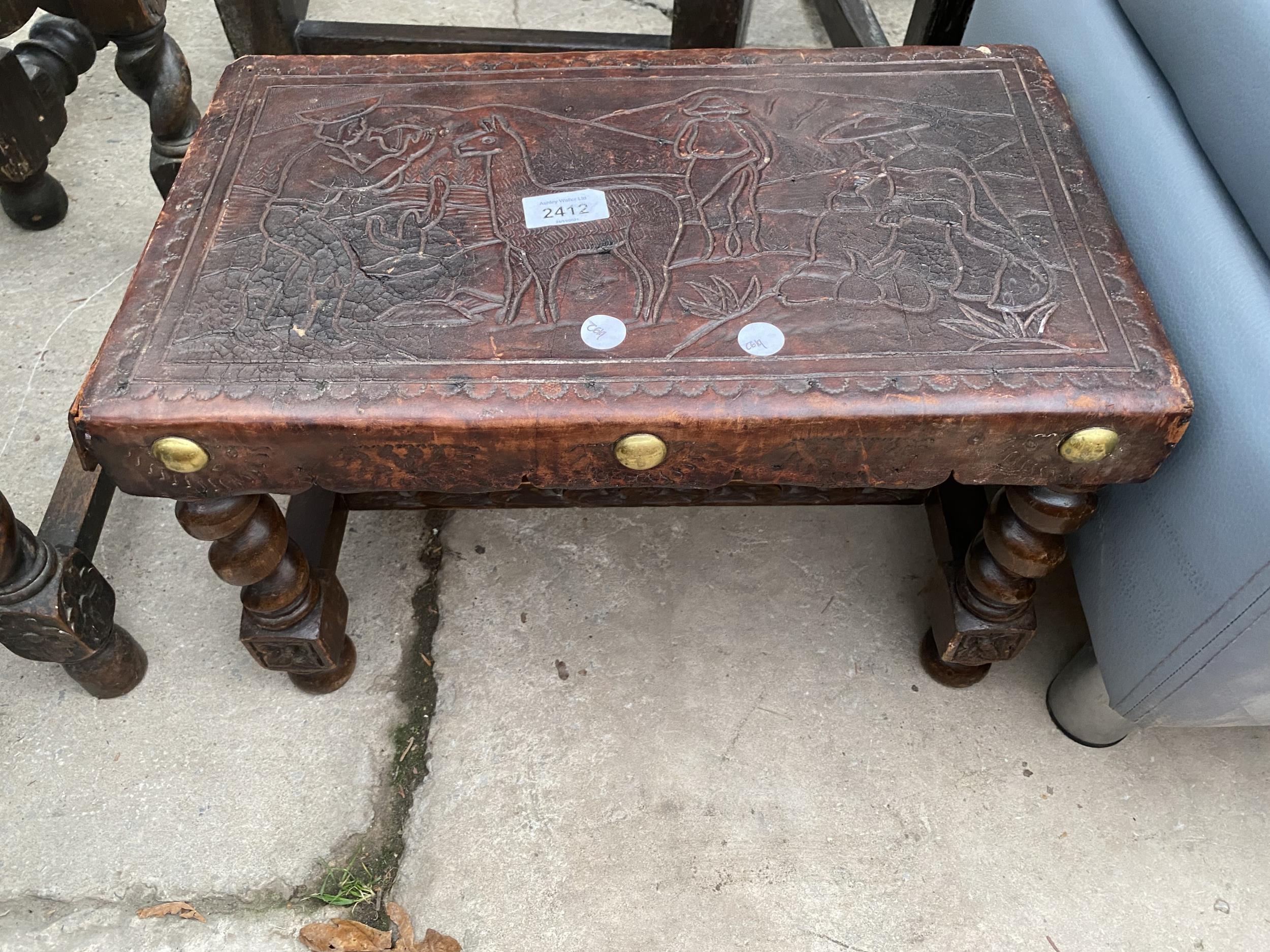 AN EARLY 20TH CENTURY OAK STOOL WITH LEATHER TOP AND BARLEYTWIST LEGS