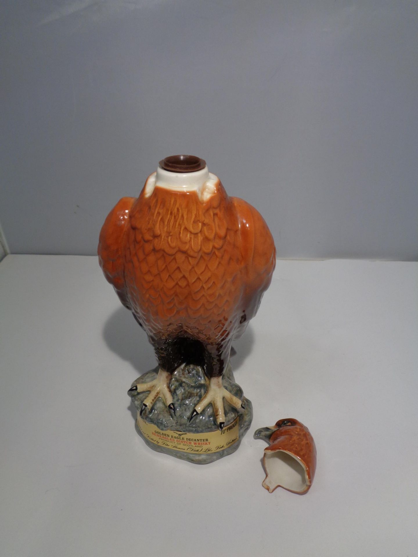 A CERAMIC BENEAGLES SCOTCH WHISKEY DECANTER IN THE DESIGN OF A GOLDEN EAGLE A/F - Image 3 of 6