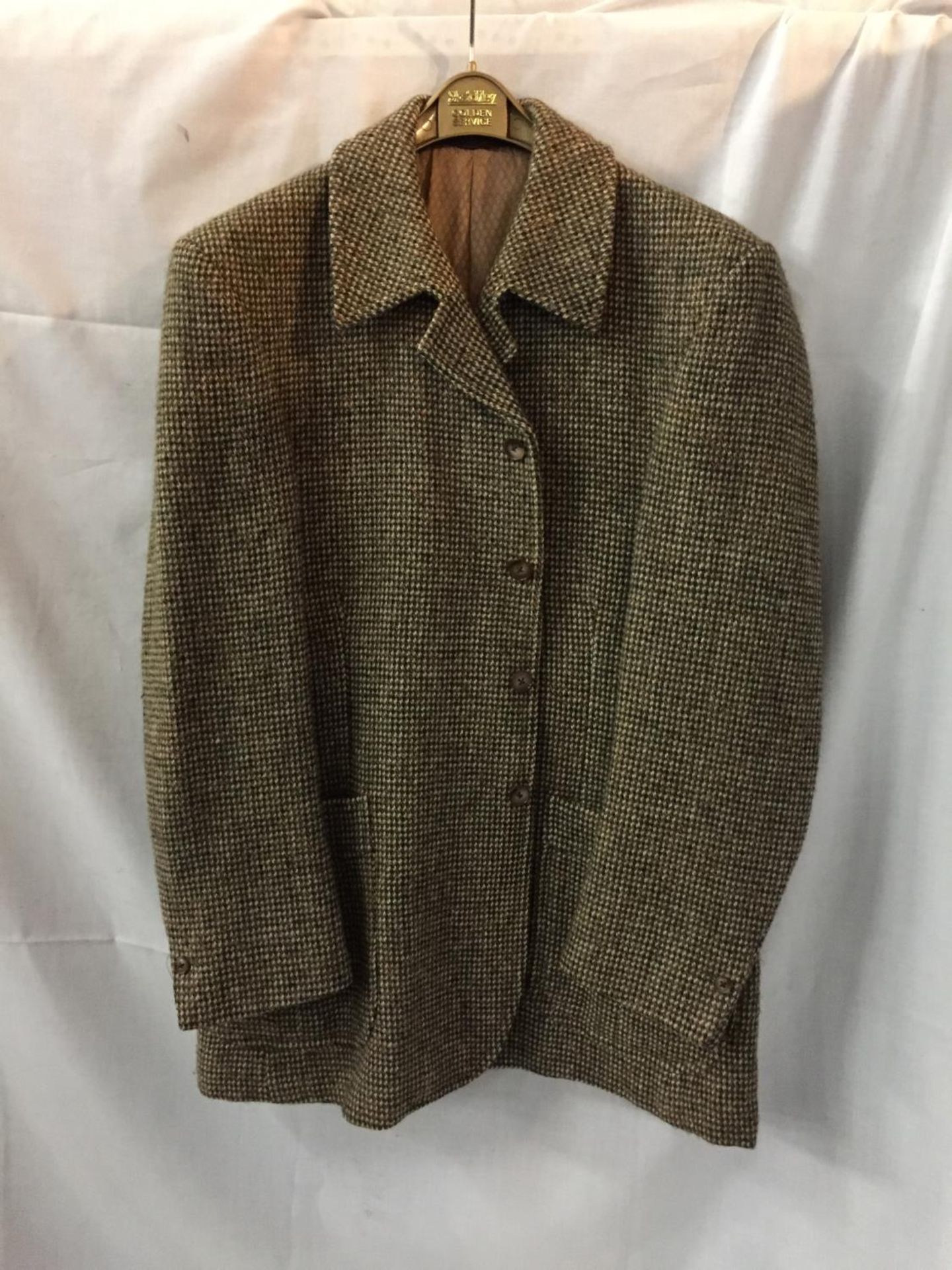 A PURE NEW WOOL, TWEED JACKET MADE BY HECTOR POWE, REGENT STREET, LONDON