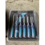 AN ECLIPSE SIX PIECE WOOD CHISEL SET