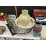 AN ASSORTMENT OF ITEMS TO INCLUDE A LARGE CERAMIC WASH BOWL, A DECORATIVE HEAVY METAL AND GLASS