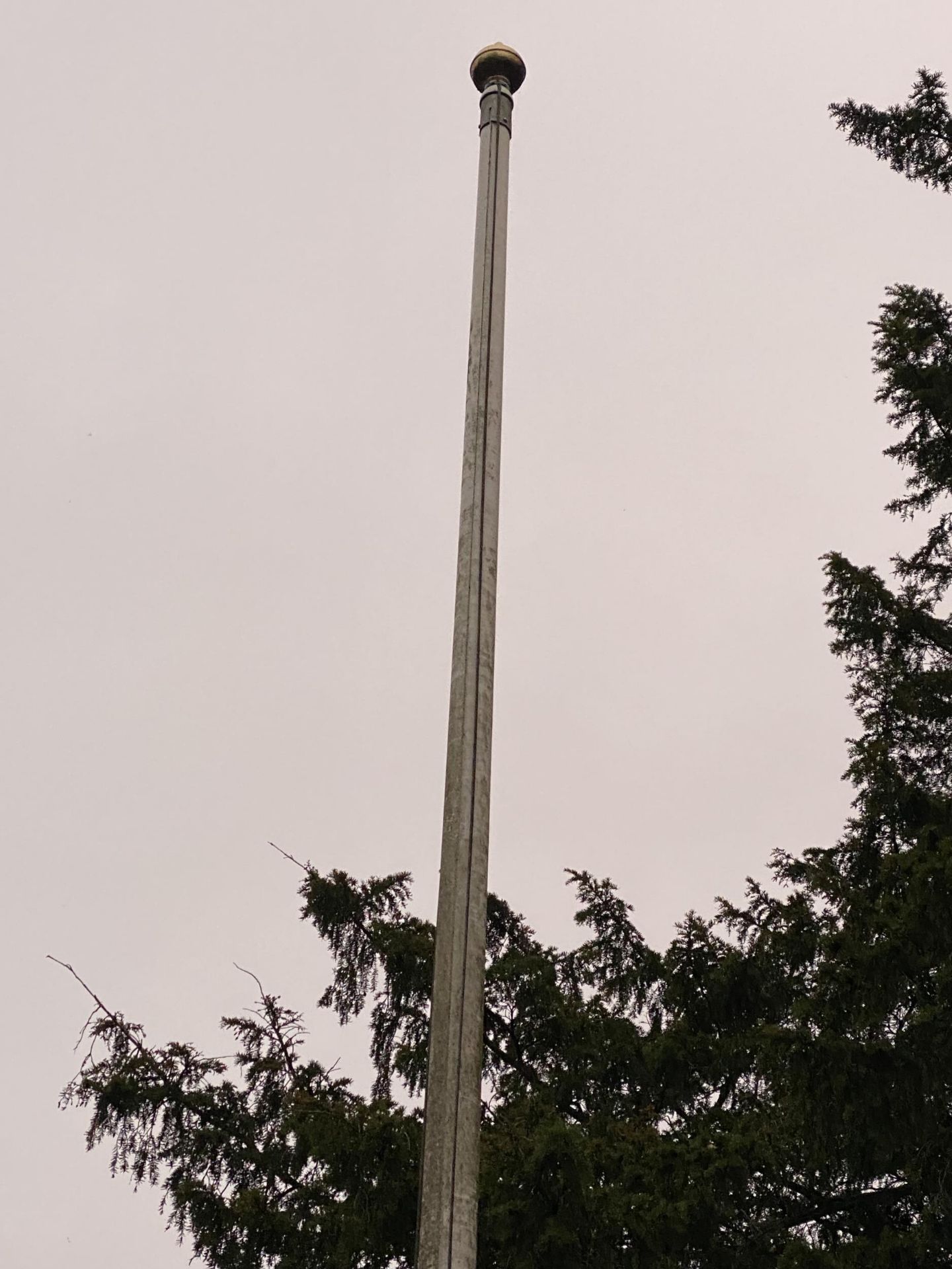 A FLAG POLE - Image 2 of 3