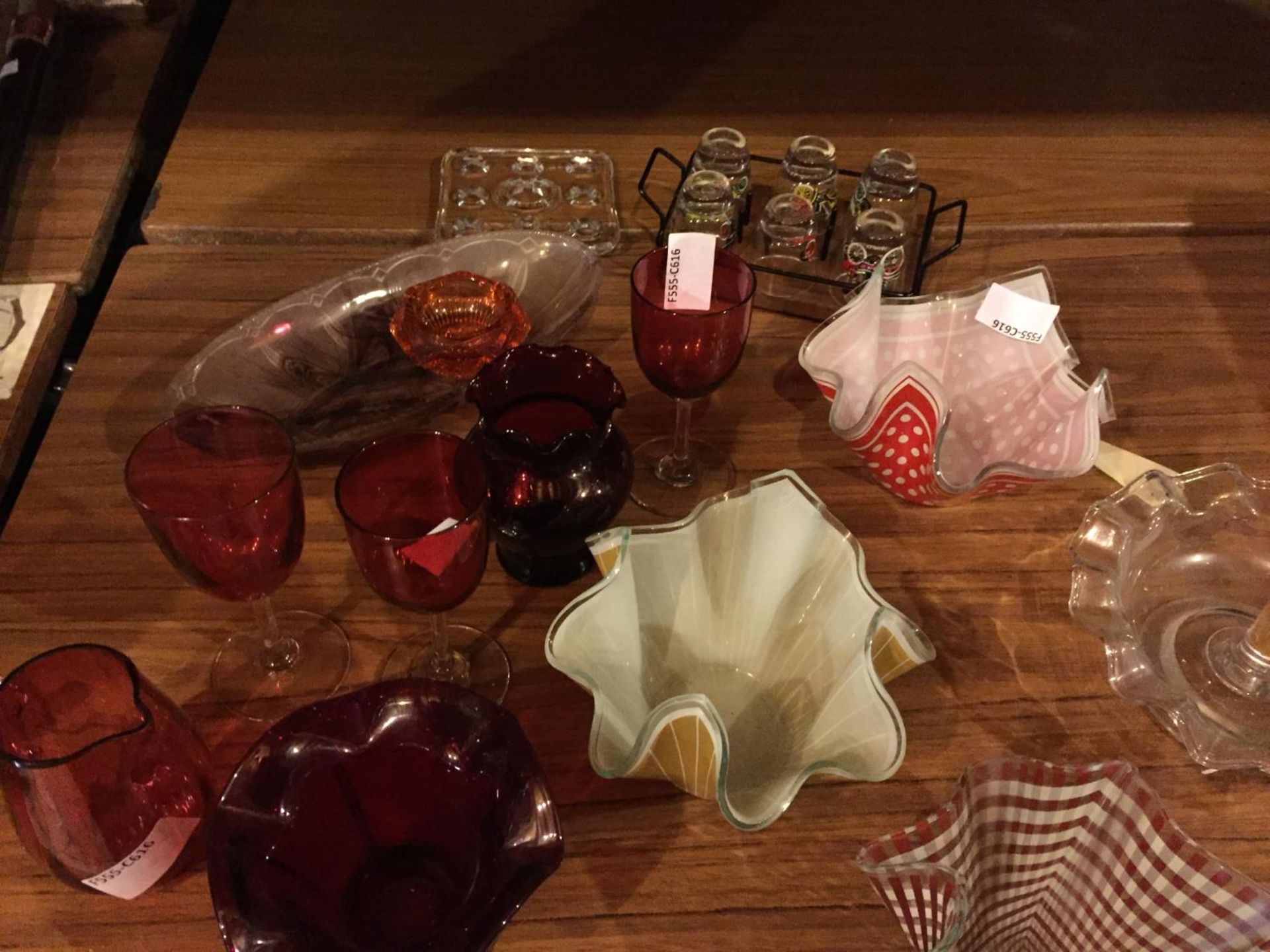 VARIOUS ITEMS OF GLASSWARE TO INCLUDE CRANBURY GLASS - Image 3 of 3