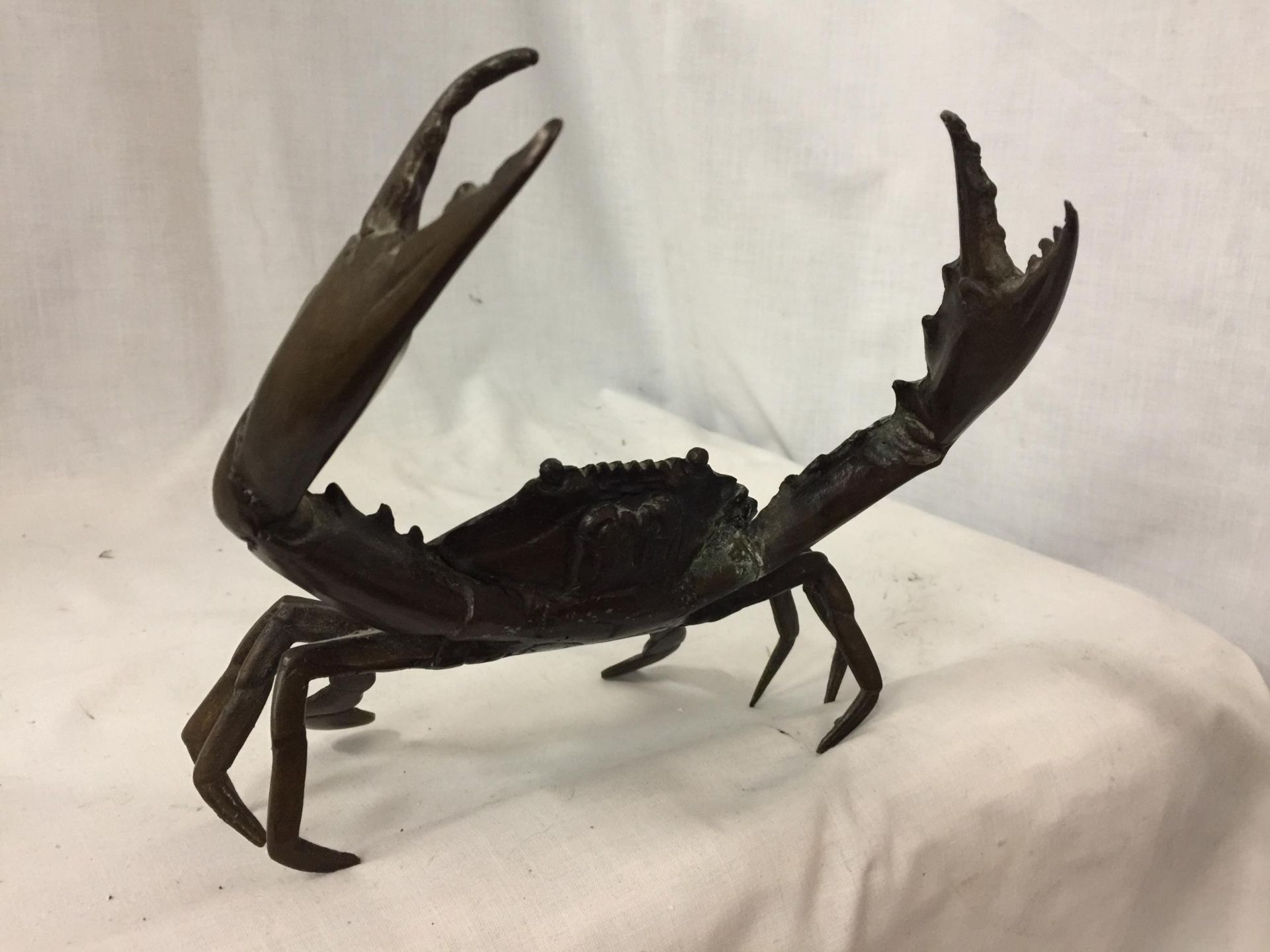 A POSSIBLY BRONZE RAISED CRAB ORNAMENT, ARM A/F - Image 4 of 4