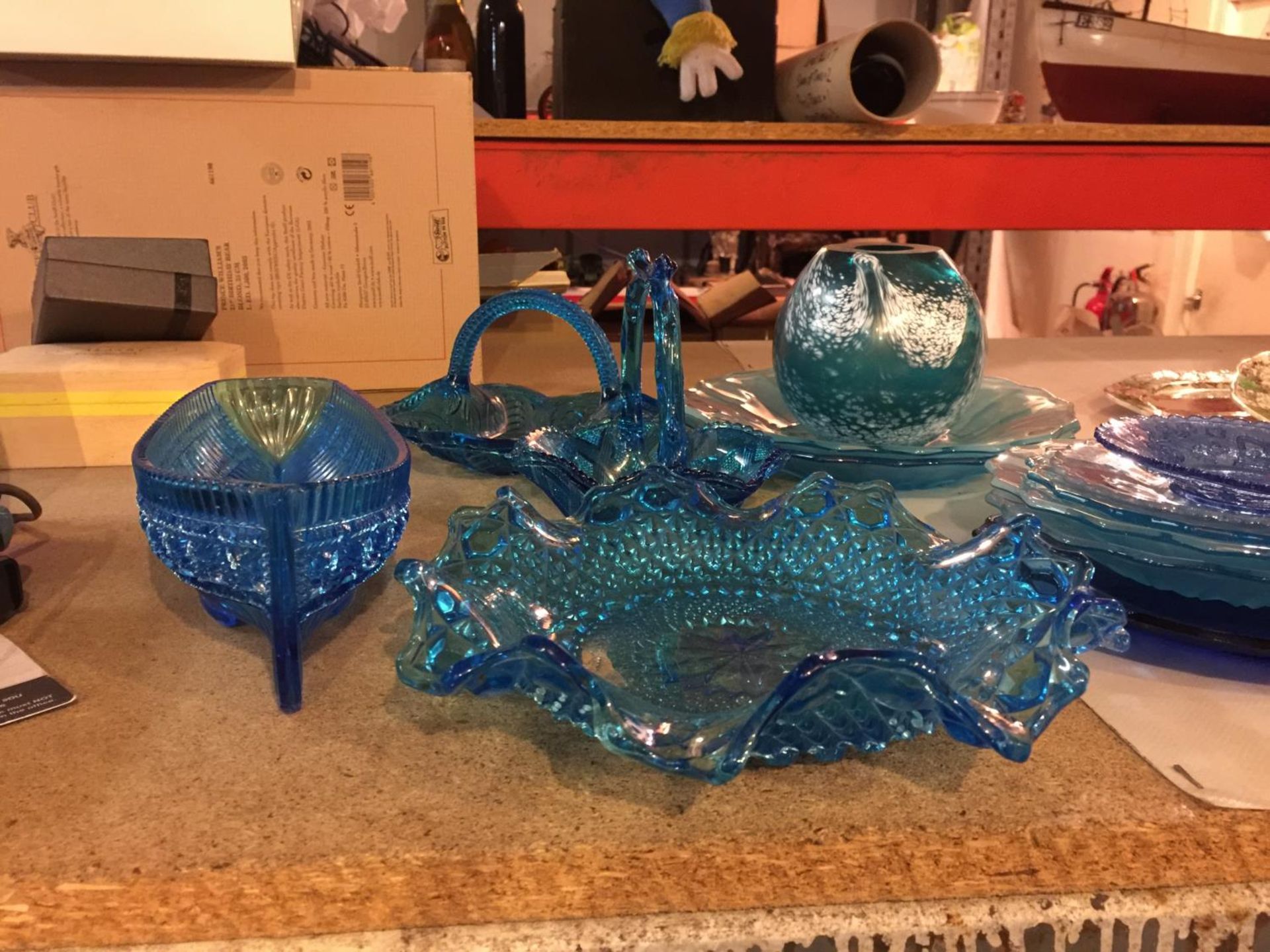 THIRTEEN PIECES OF BLUE GLASSWARE TO INCLUDE DISHES, PLATES, VASE ETC - Image 2 of 3