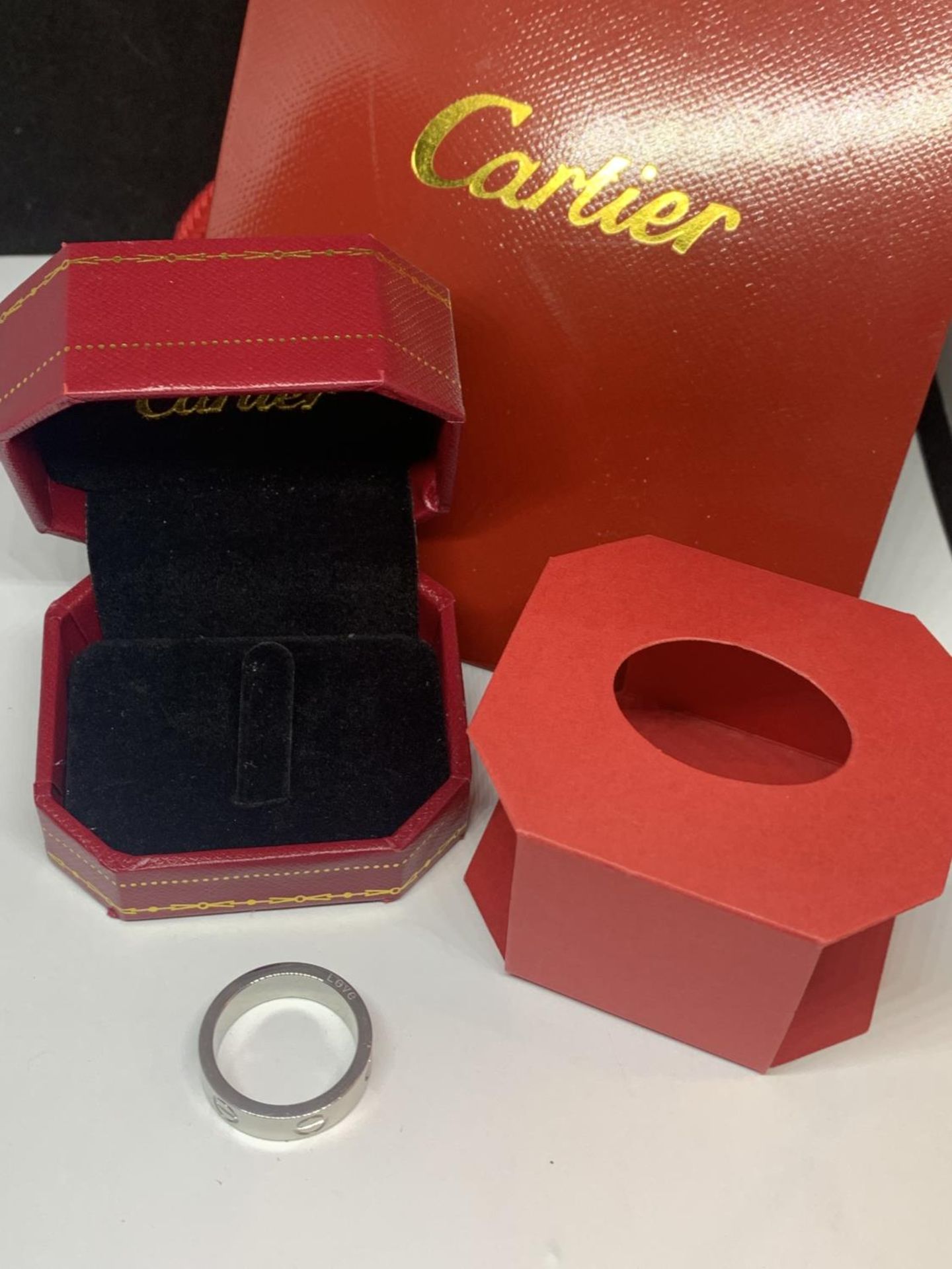 A FASHION 'LOVE' RING SIZE P WITH A PRESENTATION BOX AND BAG