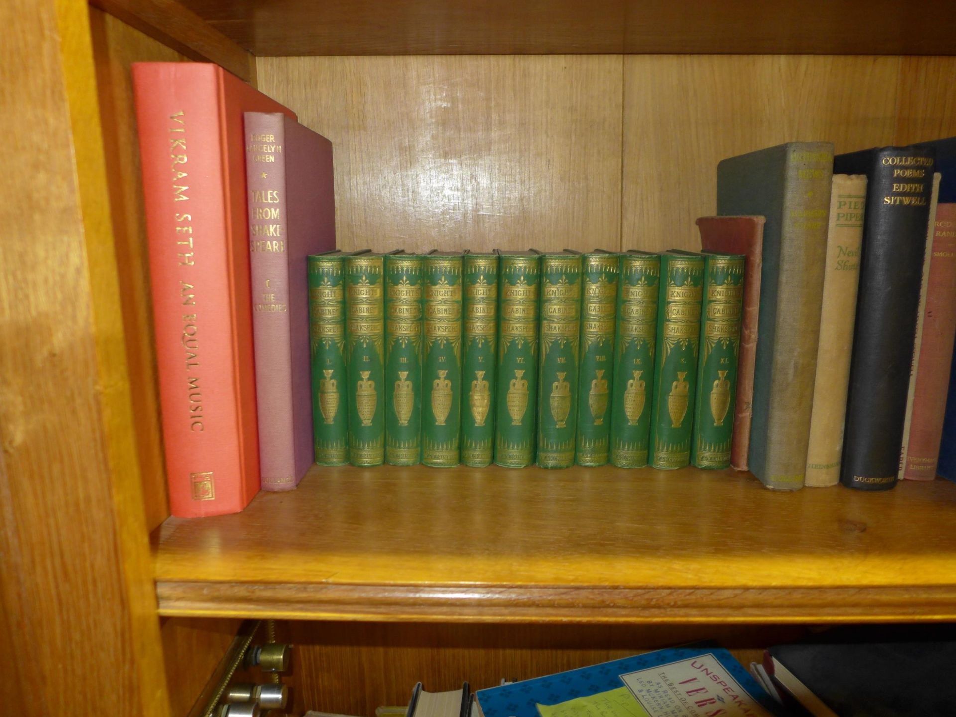 EIGHTY EIGHT BOOKS TO INCLUDE SIR WALTER SCOTT WAVERLEY NOVELS, POETRY, KNIGHTS, CABINET - Image 3 of 5