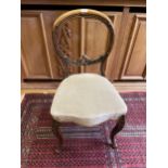 A VICTORIAN WALNUT BALLOON BACK CHAIR WITH CABRIOLE LEGS