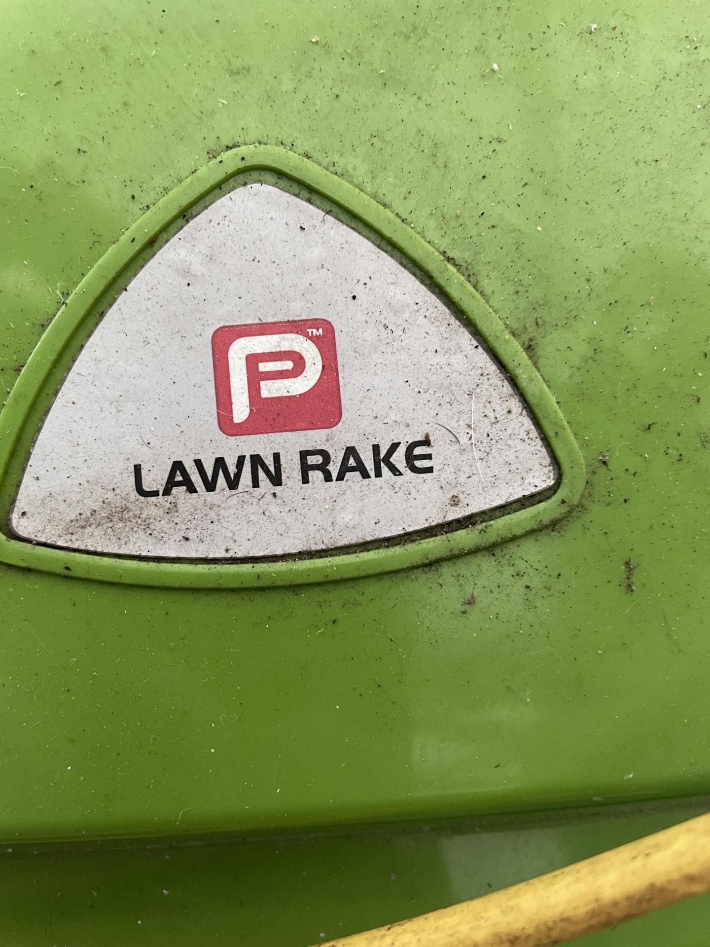 AN ELECTRIC LAWN RAKE - Image 3 of 3