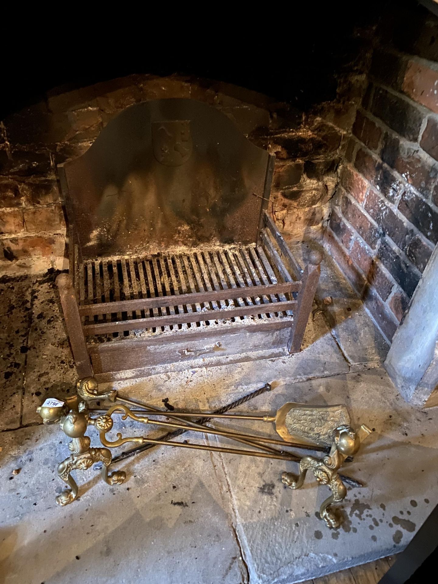 A 18TH CENTURY STYLE BRASS FIRE DOGS, A COMPANION SET AND A CAST IRON FIRE GRATE