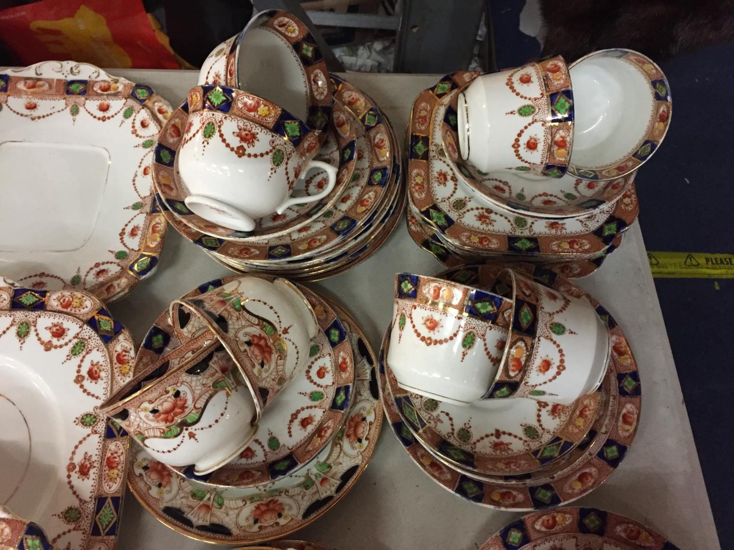 A LARGE QUANTITY OF SANDON ROYAL ALBION CHINA TO INCLUDE TRIOS, SANDWICH PLATES, SUGAR BOWL, JUG ETC - Image 3 of 4