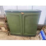 A KETER PLASTIC GARDEN STORAGE SHED