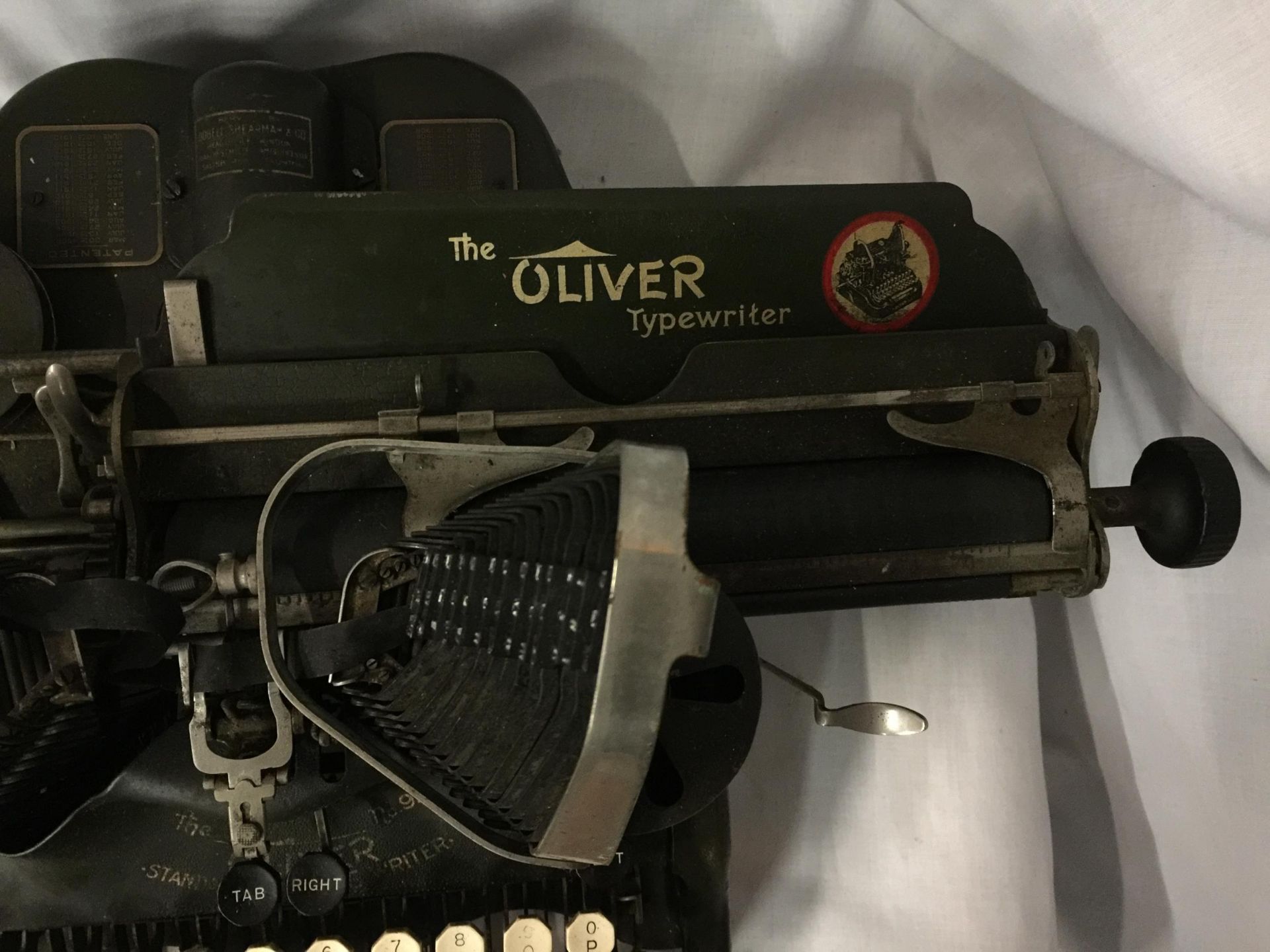 A VINTAGE 'THE OLIVER NO.9' BAT WING TYPEWRITER C 1913 - Image 3 of 9