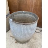 A VINTAGE GALVANISED DOLLY TUB