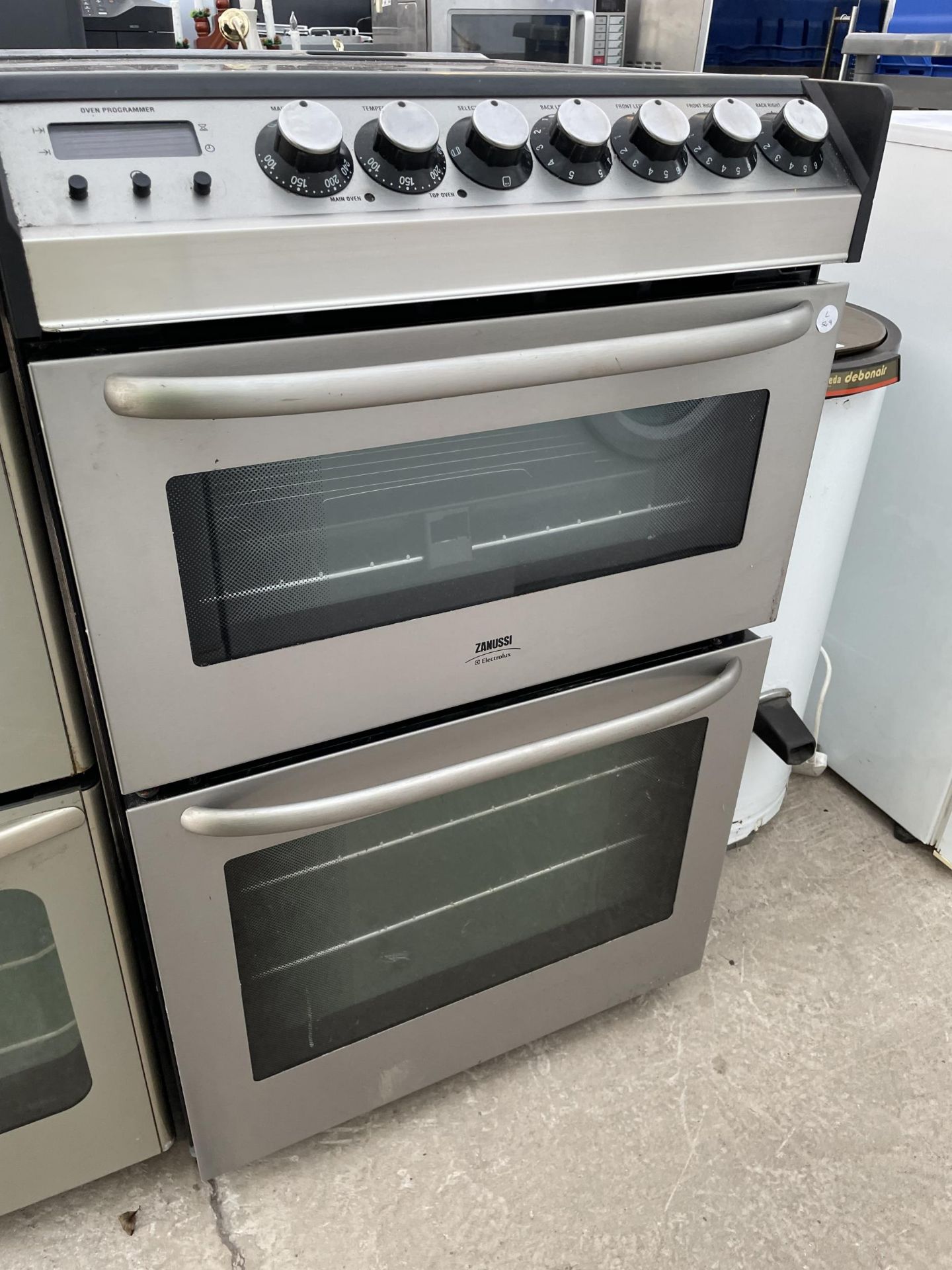 A SILVER ZANUSSI FREESTANDING ELECTRIC OVEN AND HOB - Image 2 of 3