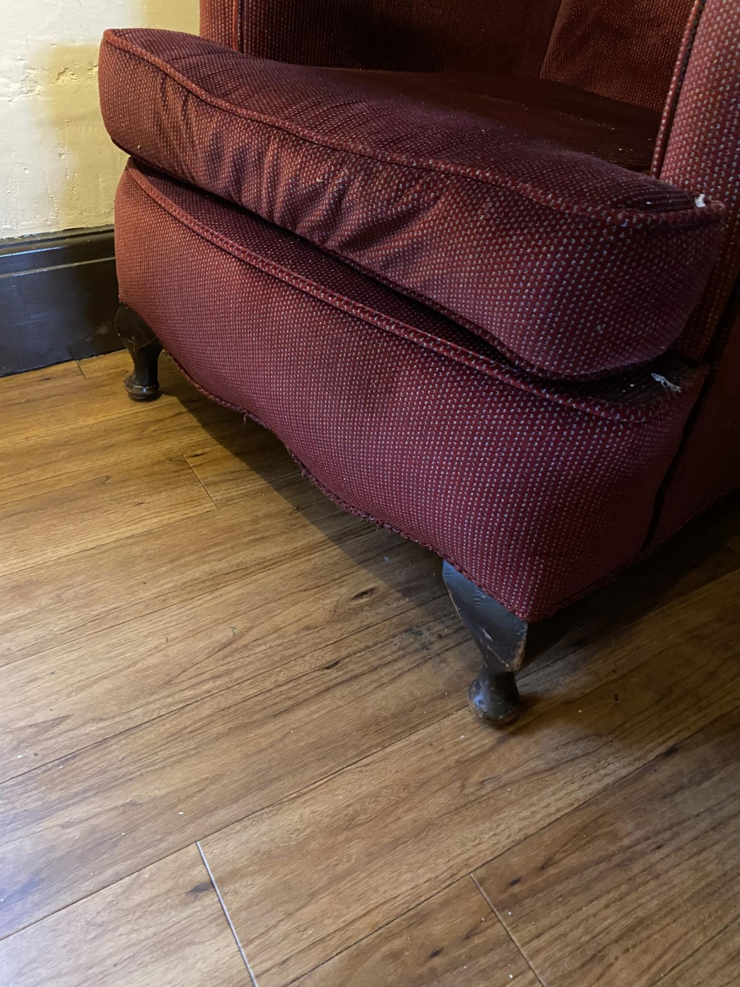 A WING BACK ARMCHAIR ON CABRIOLE SUPPORTS - Image 4 of 4