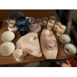 AN ASSORTMENT OF CERAMIC ITEMS TO INCLUDE SOME COMMEMORATIVE PIECES, ORIENTAL INSPIRED BOWLS AND A
