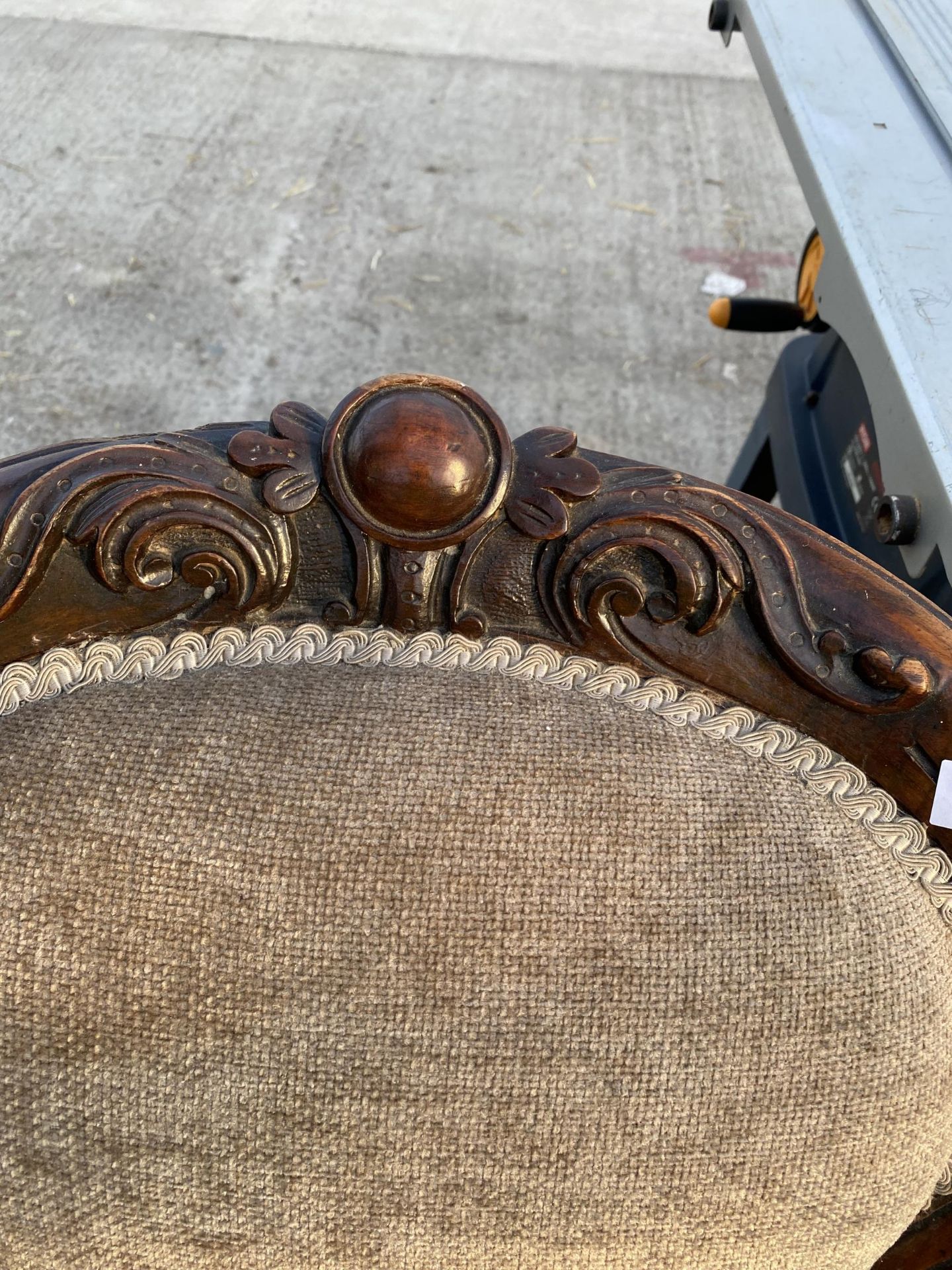 A VICTORIAN WALNUT FIRESIDE CHAIR WITH OPEN ARMS, ON CABRIOLE LEGS - Image 2 of 3