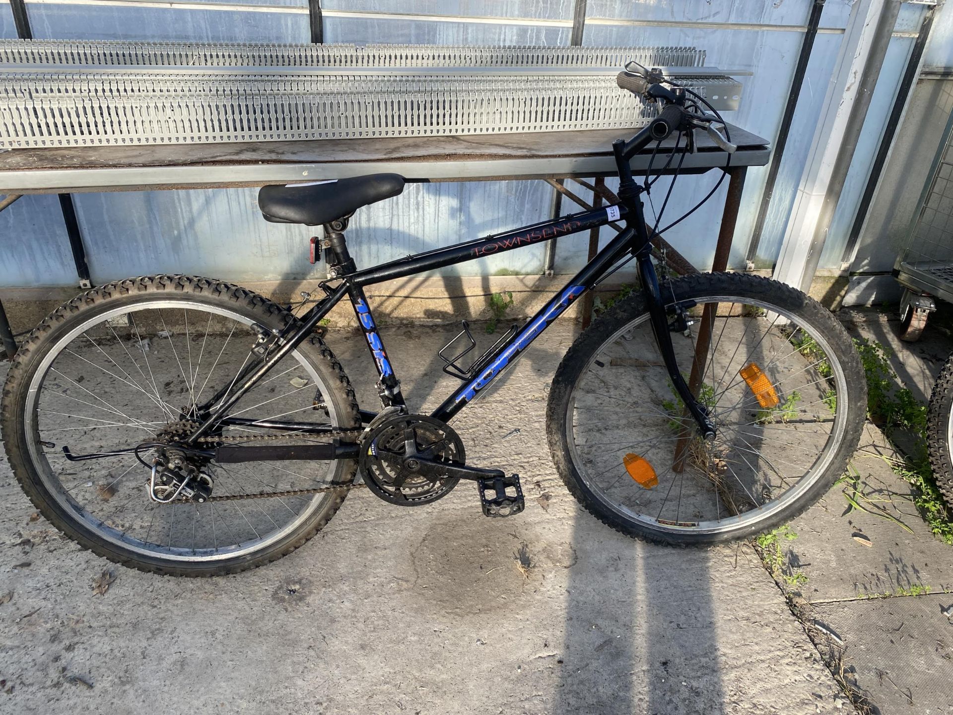 A TOWNSEND TOPEKA GENTS BIKE WITH 15 SPEED SHIMANO GEAR SYSTEM