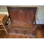A VICTORIAN OAK PANELLED MONKS BENCH WITH UNDERSEAT STORAGE COMPARTMENT W - 108CM