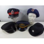 FIVE ASSORTED POLICE HATS TO INCLUDE HAMILTON WENTWORTH CANADA, ROYAL PAPUA NEW GUINEA, BRAZIL ETC