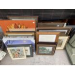 AN ASSORTMENT OF FRAMED PRINTS AND PICTURES