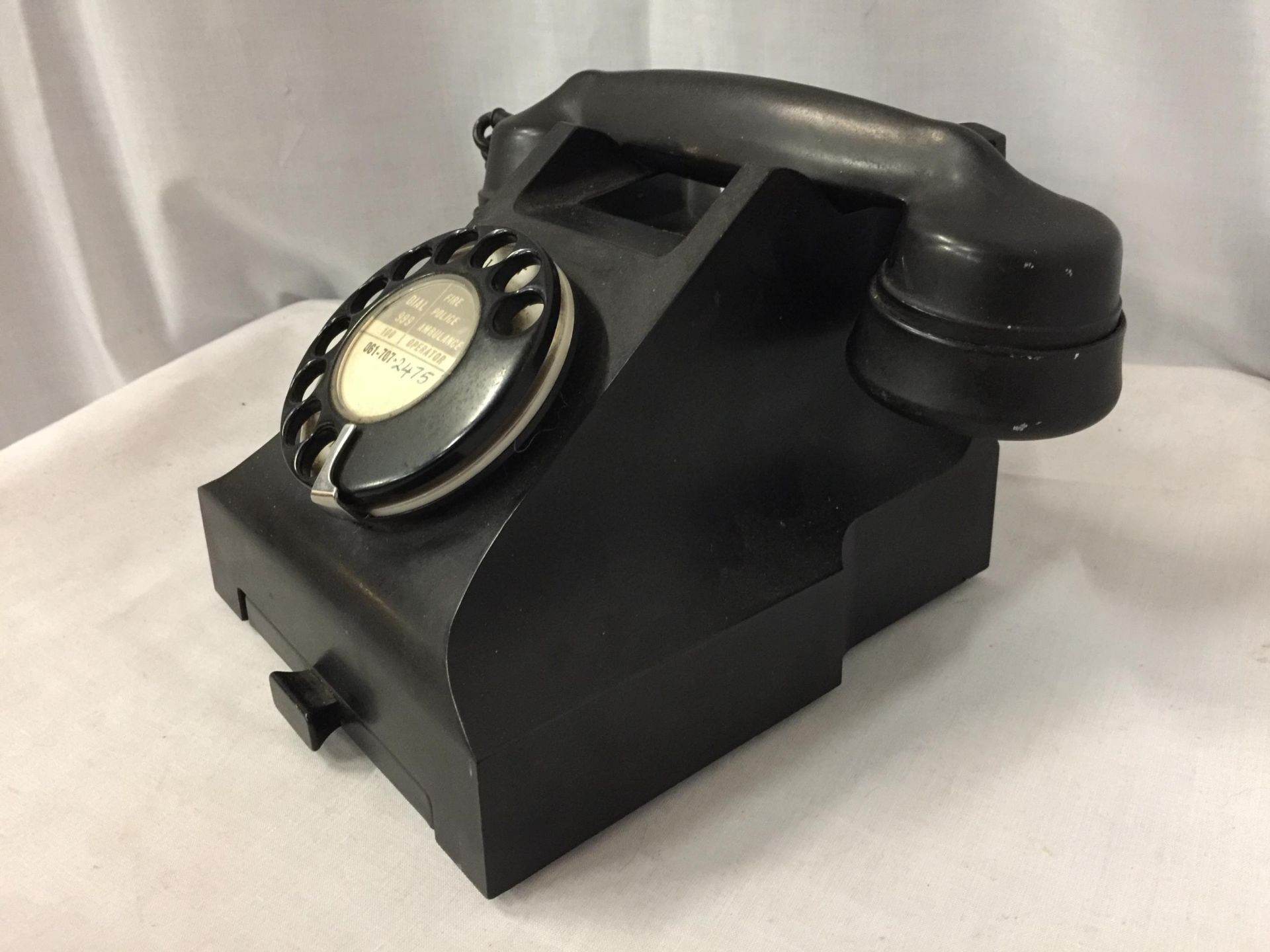A VINTAGE BLACK 1950'S BAKELITE GPO ROTARY DIAL TELEPHONE WITH PULL OUT CARD TRAY - Image 2 of 4