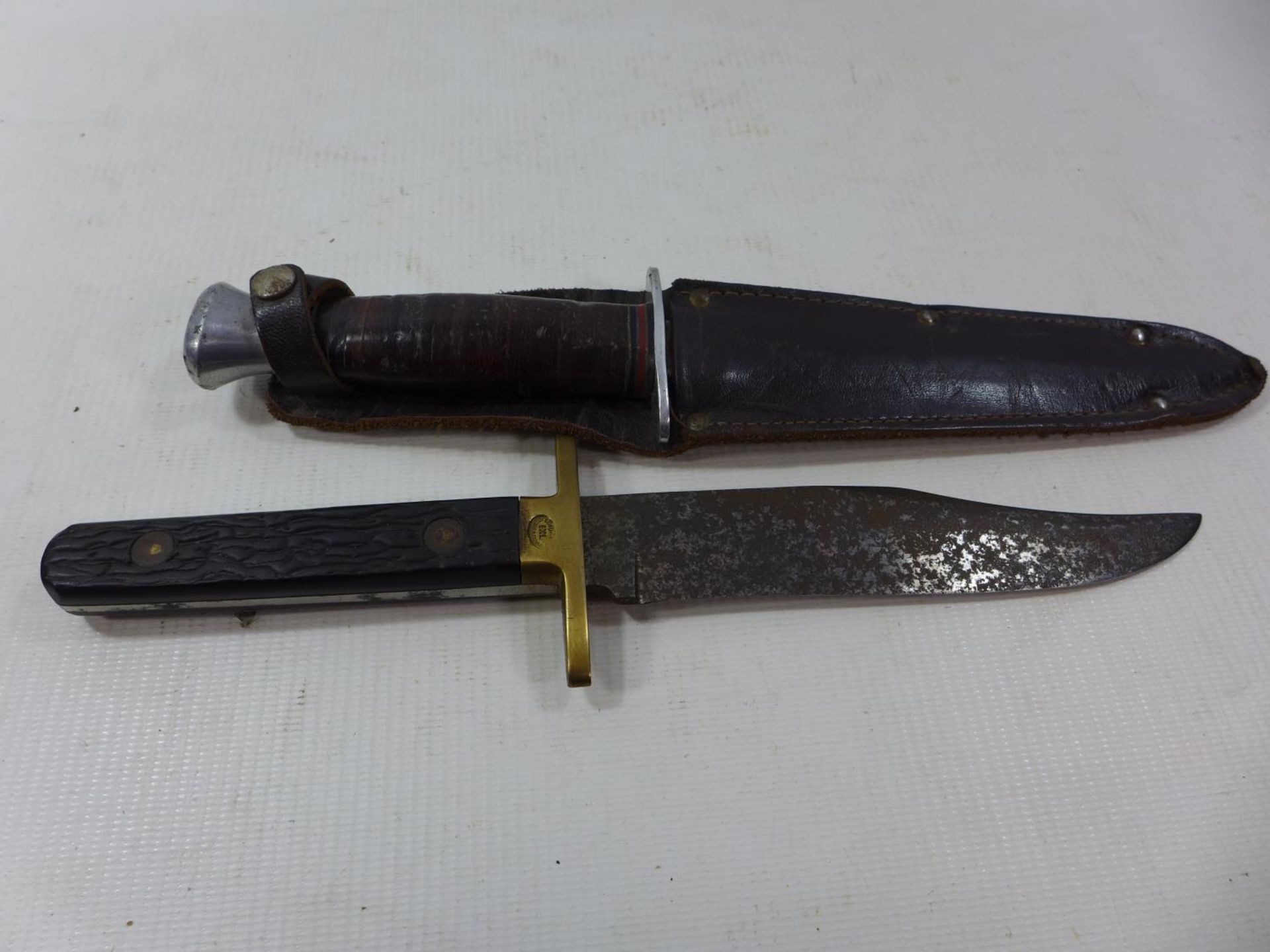 A SHEFFIELD MADE IXL BOWIE KNIFE, 15CM BLADE AND ANOTHER KNIFE, 15CM BLADE, LEATHER SCABBARD - Image 3 of 3