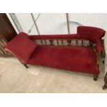 AN EDWARDIAN CHAISE LONGUE