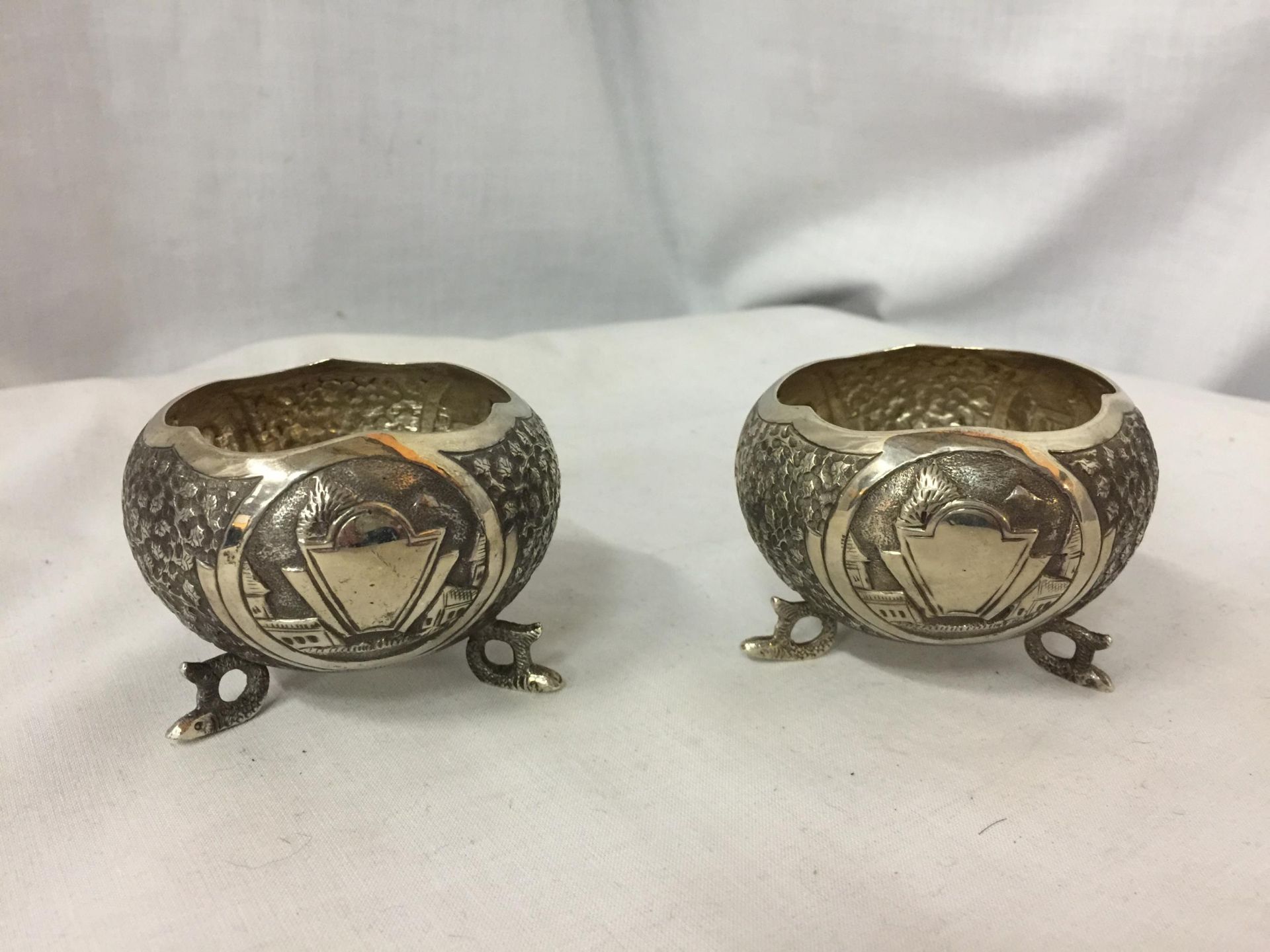 TWO DECORATIVE THREE FOOTED MARKED SILVER BOWLS WITH CHURCH DESIGN GROSS WEIGHT 135 GRAMS - Image 2 of 4