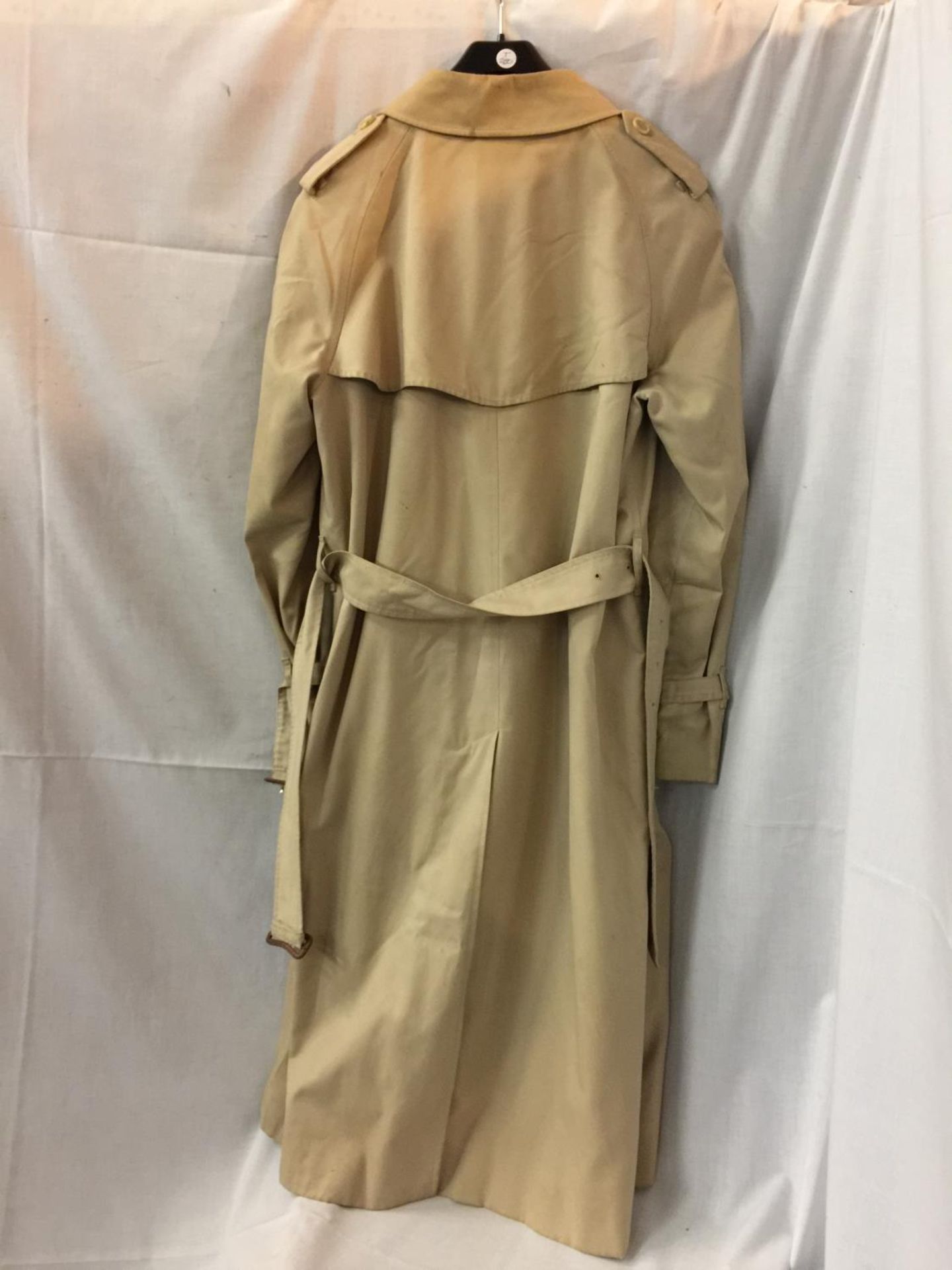 A CREAM BURBERRY'S TRENCH COAT MADE FOR RACKHAMS - Image 5 of 5