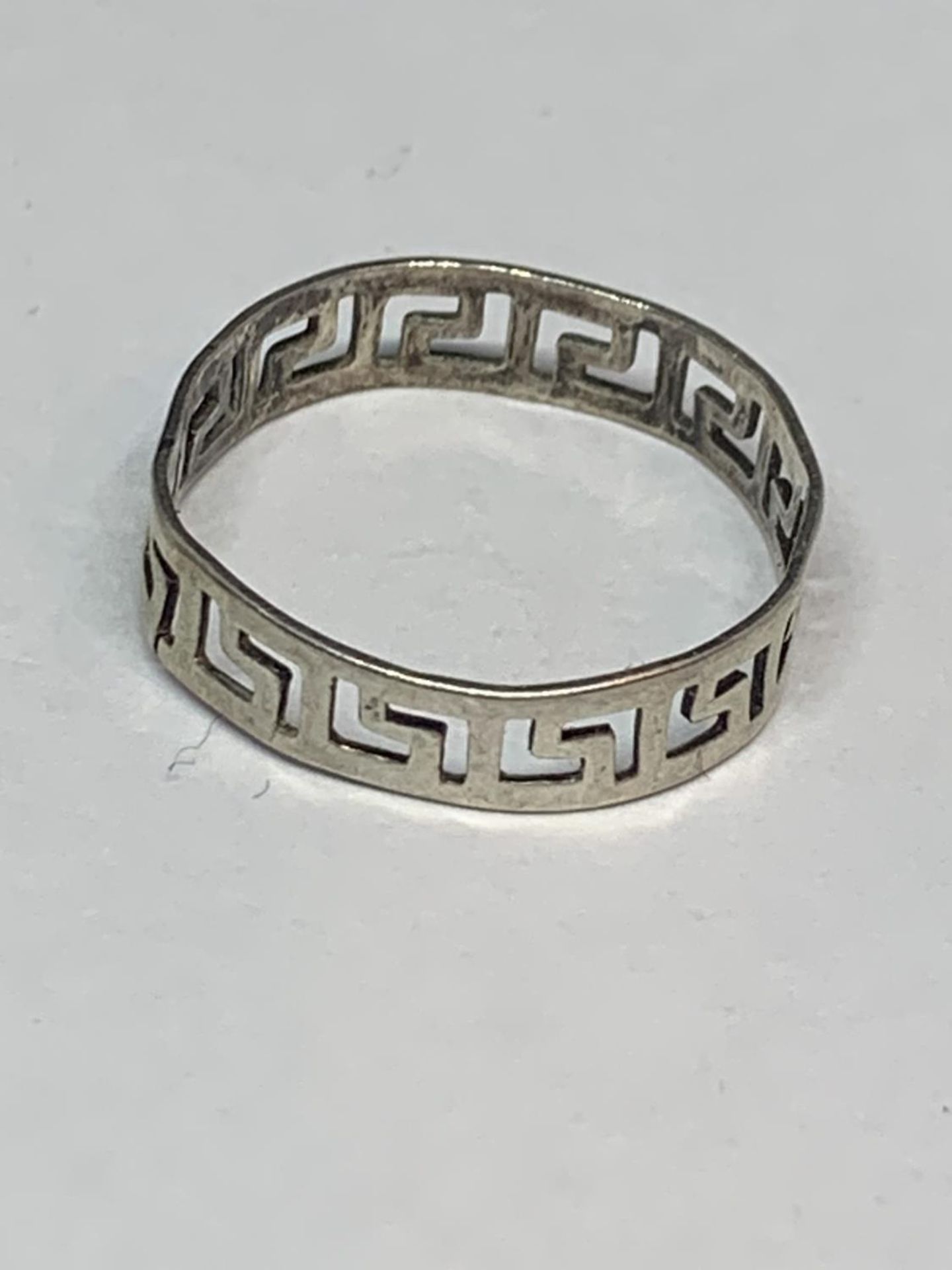 THREE SILVER RINGS TO INCLUDE TEO CELTIC DESIGNS - Image 2 of 4