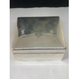 A HALLMARKED LONDON SILVER CIGARETTE BOX WITH ENGRAVING TO THE LID, WOODEN LINED