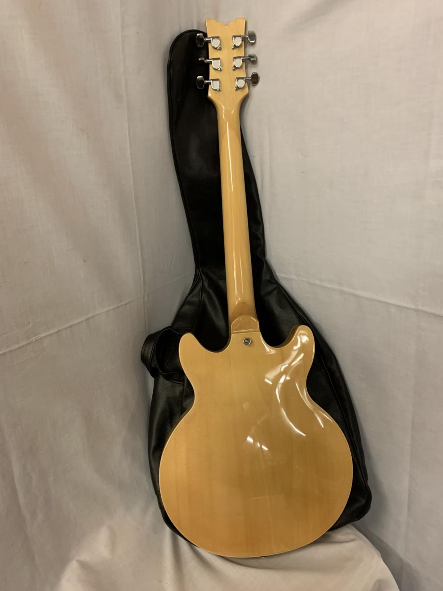 A CHERRYSTONE ELECTRO ACCOUSTIC GUITAR WITH CASE - Image 5 of 5