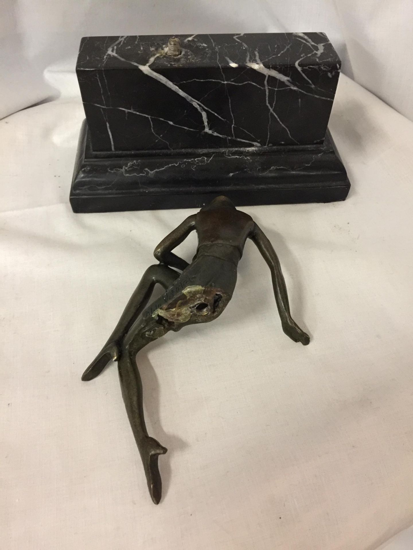 A BRONZE MODEL OF A LADY ON A MARBLE BASE SIGNED ALDE VITALET (A/F - FIGURINE COMES OFF BASE) - Image 3 of 5