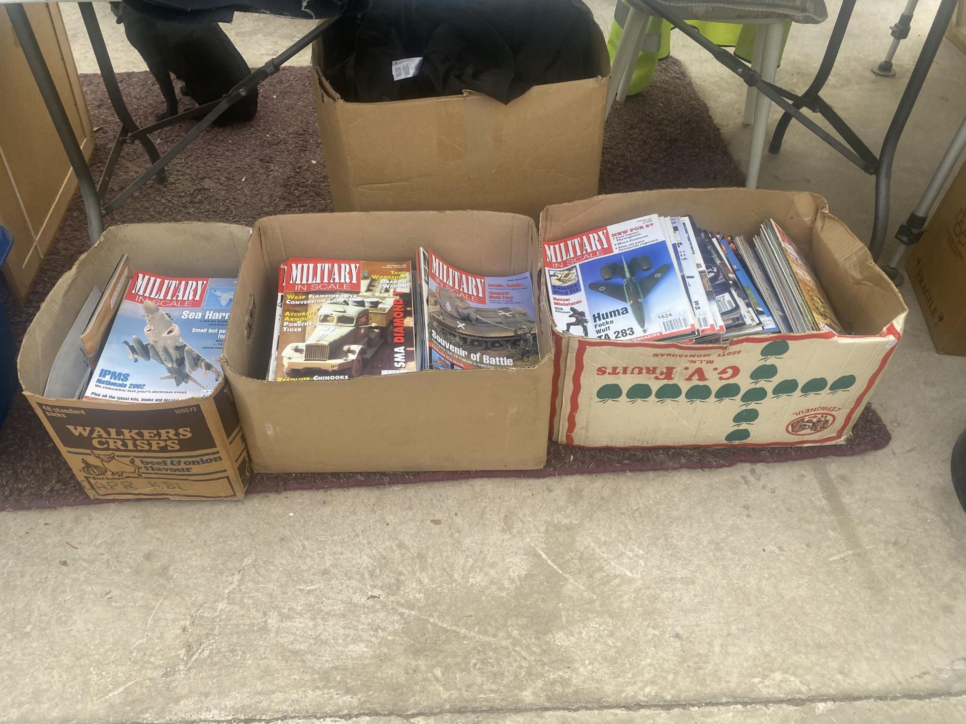 A LARGE COLLECTION OF MILITARY MODELLING MAGAZINES