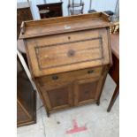 AN EARLY 20TH CENTURY SMALL OAK BUREAU, 29" WIDE