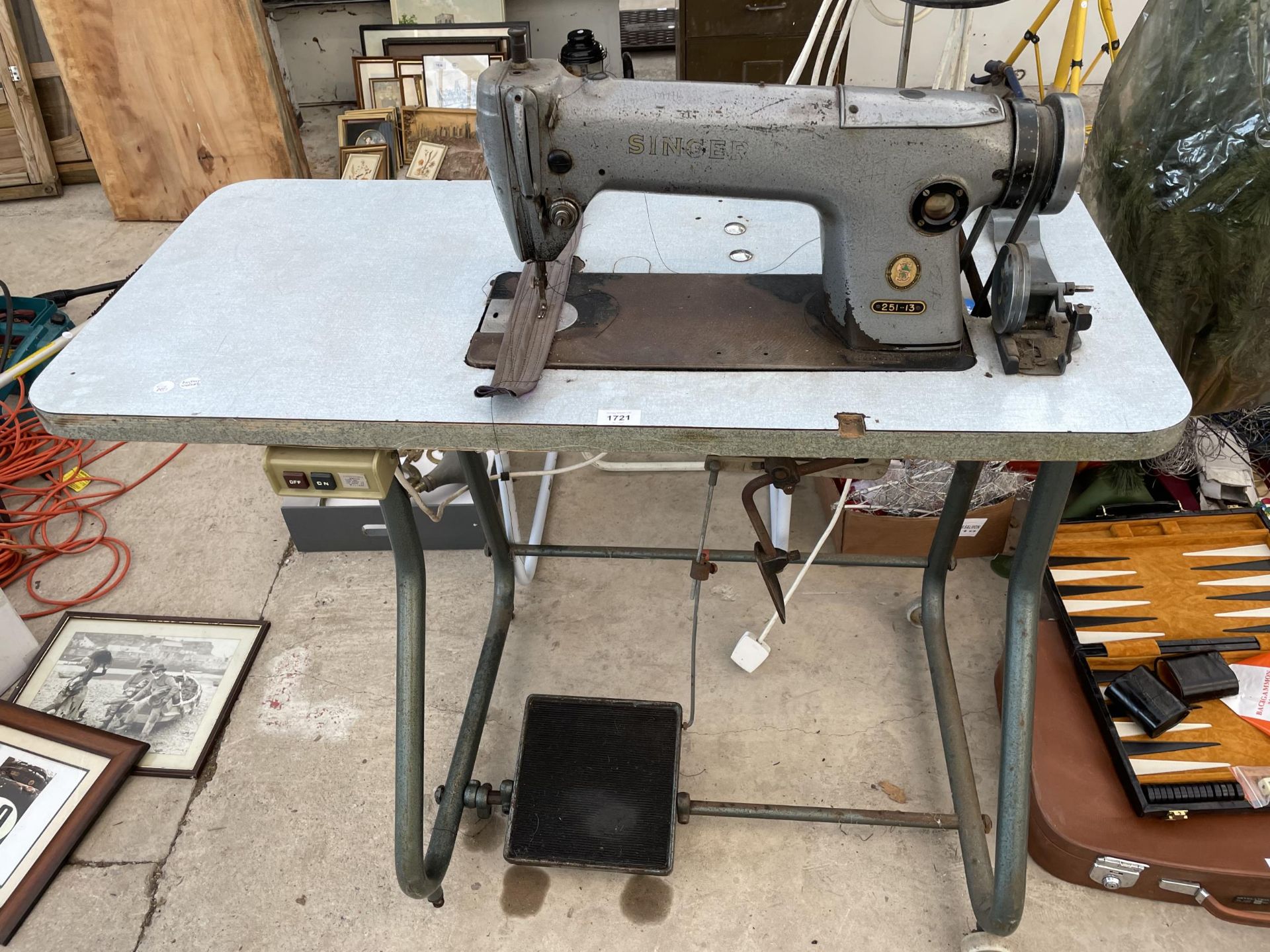AN INDUSTRIAL SINGER SEWING MACHINE 251-13