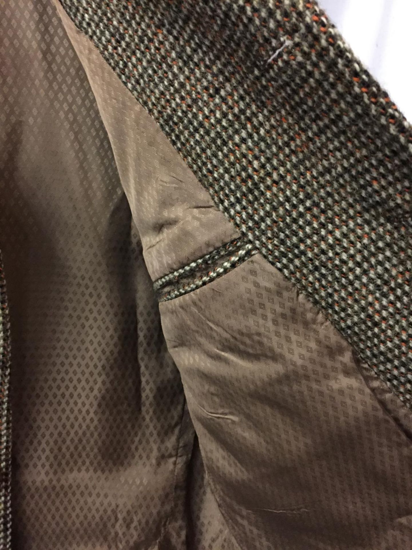 A PURE NEW WOOL, TWEED JACKET MADE BY HECTOR POWE, REGENT STREET, LONDON - Image 3 of 4