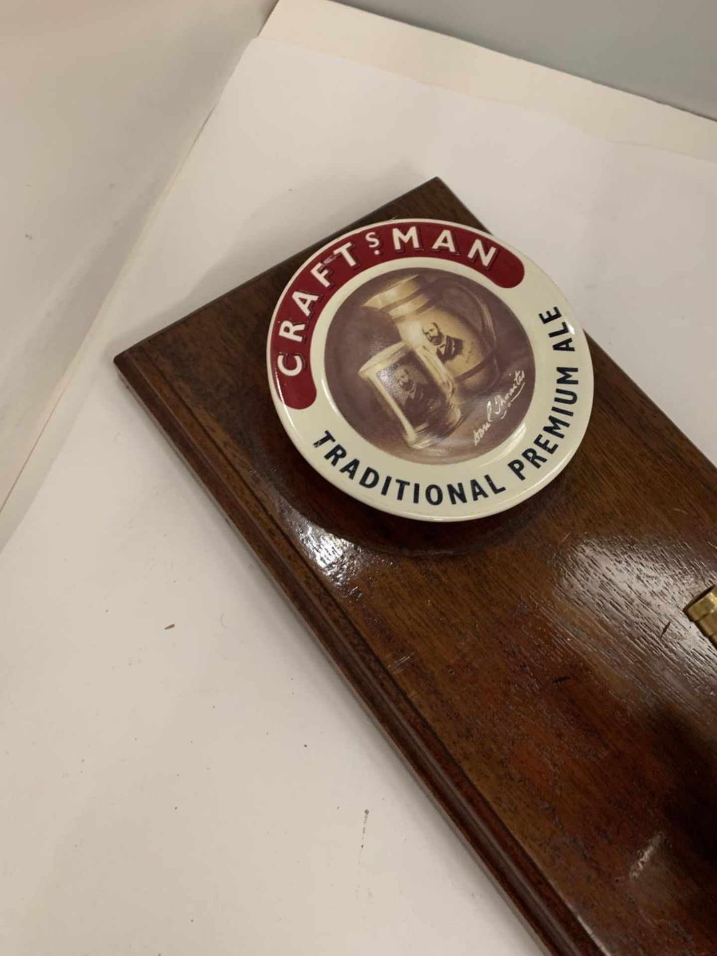 A WOODEN MOUNTED COPPER PUB PUMP ADVERTISING CRAFTSMAN TRADITIONAL PREMIUM ALE - Image 4 of 5