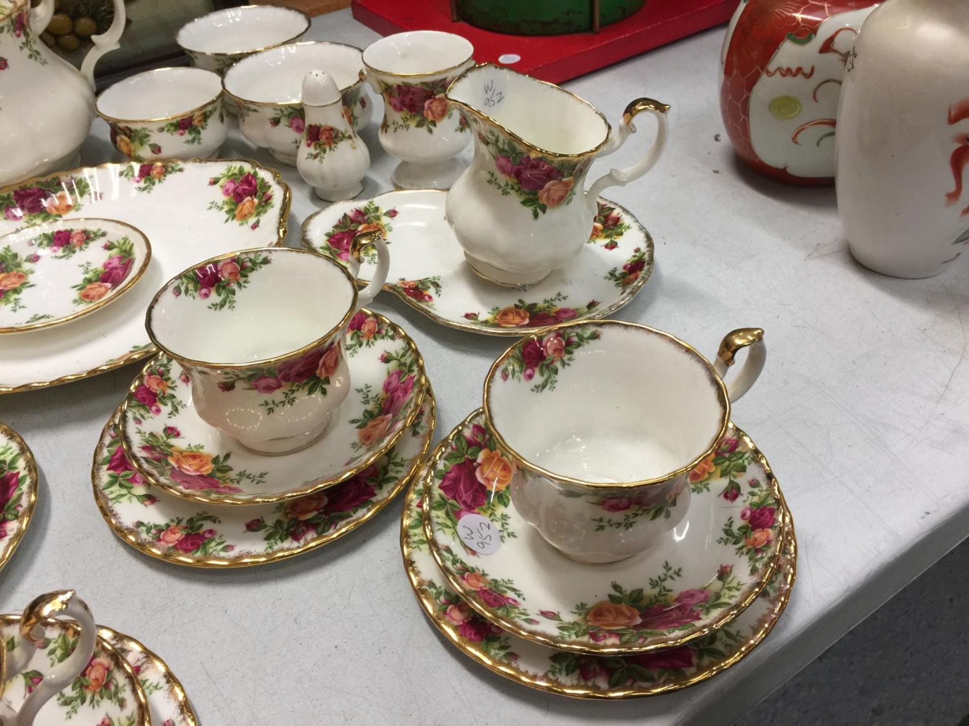 A LARGE COLLECTION OF MAINLY ROYAL ALBERT 'OLD COUNTRY ROSES' TO INCLUDE TEA POT, TRIO'S, SUGAR - Image 5 of 7