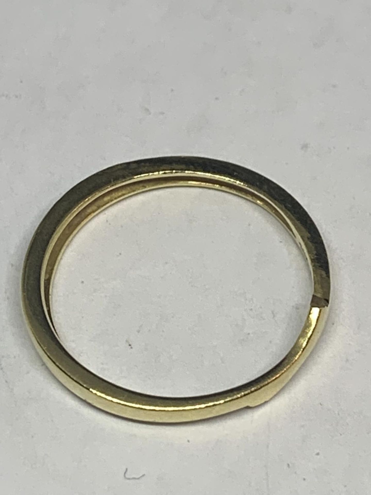 AN 18 CARAT GOLD RING WEIGHT 2.9G - Image 2 of 3