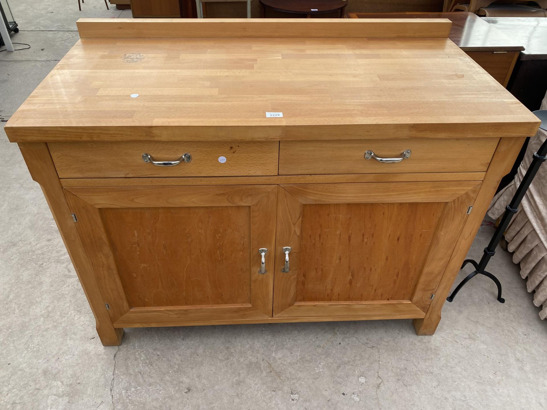 A MODERN SIDEBOARD WITH WOOD-BLOCK EFFECT TOP, 47" WIDE