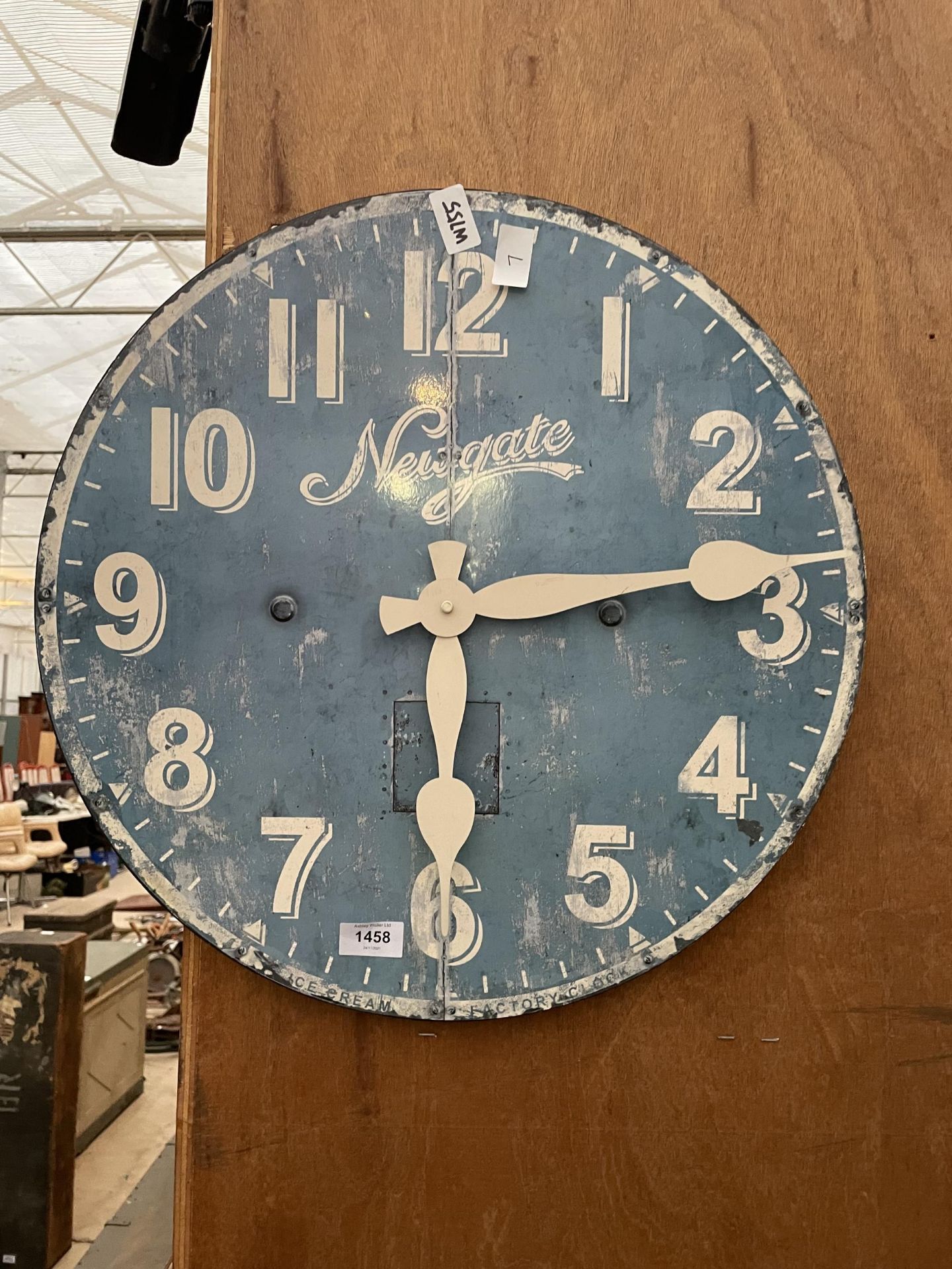 A VINTAGE STYLE WALL CLOCK