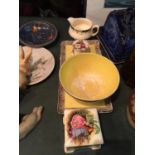 AN AMOUNT OF CERAMICS TO INCLUDE A CROWN DUCAL TRINKET BOX, AN A J WILKINSON YELLOW AND