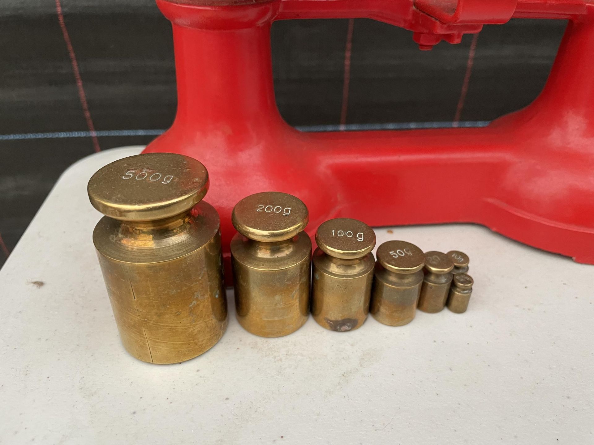 A SET OF VINTAGE SCALES WITH VARIOUS BRASS WEIGHTS - Image 2 of 3